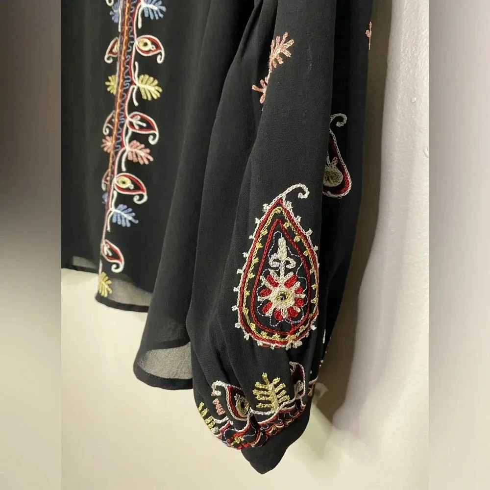 Love Sam Embroidered Peasant Top Black Sheer M boho feminine 70s‎ Anthropology - Picture 6 of 12